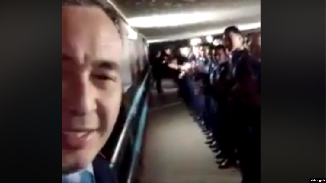 Скриншот распространенного в Сети видео о "полицейской братве"