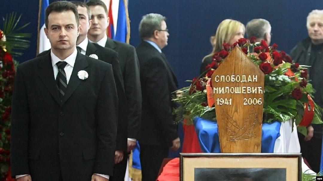 Ivica Dačić pored kovčega sa telom Slobodna Miloševića, 16. mart 2006 