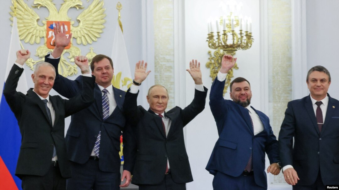Vladimir Putin və separatçı liderlər imzalanmadan sonra