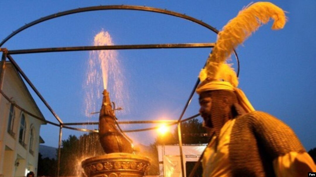 مراسم رونمایی از تندیس مشک حضرت عباس