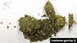 Марыхуана, якую хацеў праглынуць мужчына на мяжы.