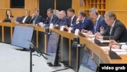Андрій Серветник з депутатами Європейського парламенту та іншими учасниками обговорення ініціативи «Справедливість для Маріуполя» в Європейському парламенті, Брюссель, Бельгія, 6 травня 2026 року