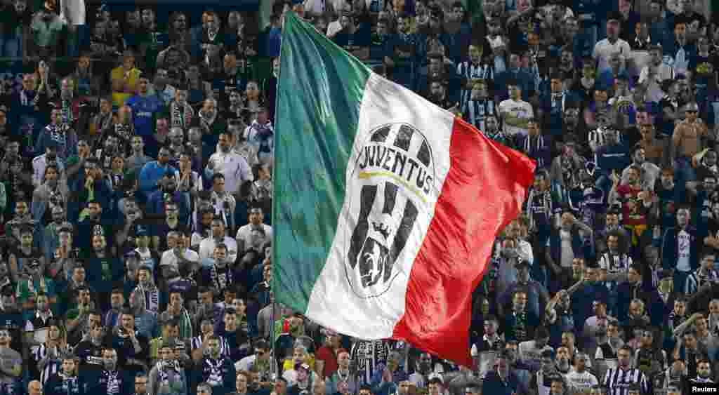 Yuventus azarkeşləri vurulan qolu bayram edirlər