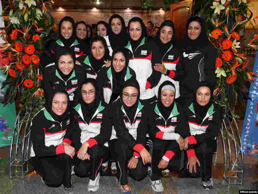 برخی از دختران عضو کاروان ایران در بازی های آسیایی گوانگ ژو - گوانگژو، چین