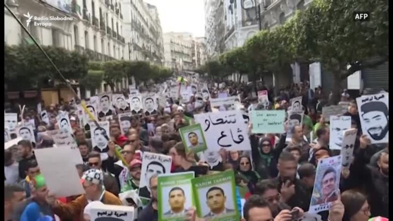 Alžirci na ulicama proslavljaju godinu dana od početka protesta