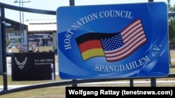 ფოტო არქივიდან. ამერიკული სამხედრო ბაზის შესასვლელი გერმანიის ქალაქ ბიტბურგის მახლობლად