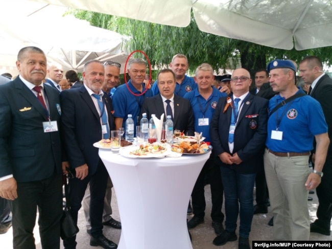 Petkoviçi pranë ministrit të Brendshëm serb, Ivica Daçiq, në shënimin e Ditës së Policisë më 23 qershor 2024.