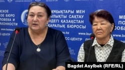 Правозащитница Маржан Аспандиярова (слева) и мать заключенного журналиста Думана Мухаммедкарима Калимаш Тилепова. 2 сентября 2026 года