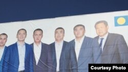Парламент шайлоодогу партиялардын үгүт баннери.