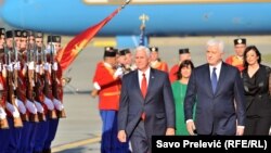 Mike Pence și premierul Dusko Markovic la Podgorica