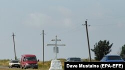 Ucraina: memorialul ridicat în memoria victimelor din zborul MH-17, doborât în regiunea Donețk , în 2014. 