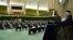 ابراهیم رئیسی، رئیس‌جمهوری اسلامی، در جلسه روز چهارشنبه مجلس برای رای‌گیری درباره وزیران پیشنهادی