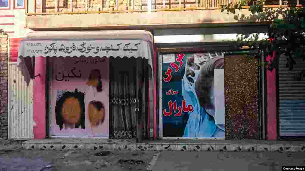 Закриті салони краси із зафарбованими обличчями жінок. Місцевий житель у Кабулі каже, що такі підприємства майже повністю керувалися жінками.&nbsp;Він також зауважує, що в деяких випадках налякані родичі-чоловіки власниць кидалися псувати бізнес