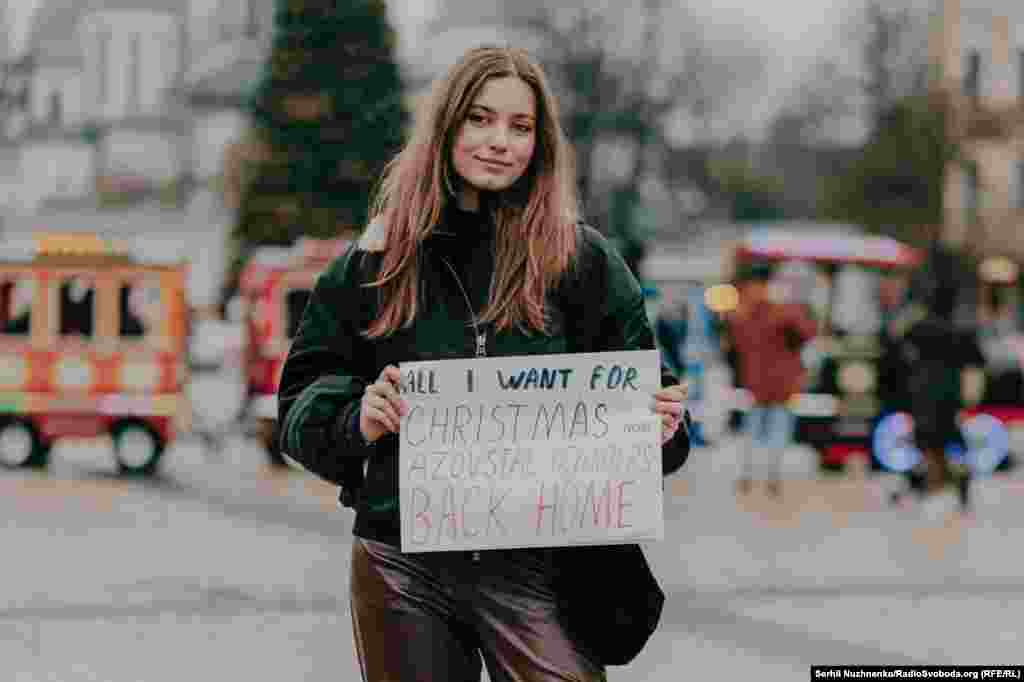 «Для нас свята не настають»: біля головної ялинки країни на Софійській площі пройшла акція на підтримку зниклих безвісти та полонених військовослужбовців ЗСУ