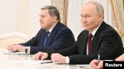 ՌԴ նախագահ Վլադիմիր Պուտինը և իր օգնական Յուրի Ուշակովը, արխիվ