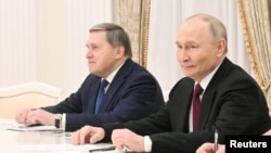 Ruski predsjednik Vladimir Putin i savjetnik za vanjsku politiku Jurij Ušakov tokom sastanka s američkim specijalnim izaslanikom Steveom Witkoffom i Jaredom Kushnerom u Moskvi 2. decembra.