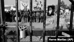 په ۱۹۷۹ کال د نومبر په ۲۷مه تهران کې د امریکا د تړل شوي سفارت یو انځور