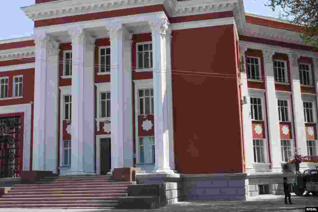 Он сӯи девори парлумон #110