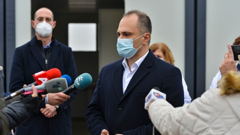 Филипче ја осудува злоупотребата при вакцинацијата, ВМРО-ДПМНЕ бара оставка