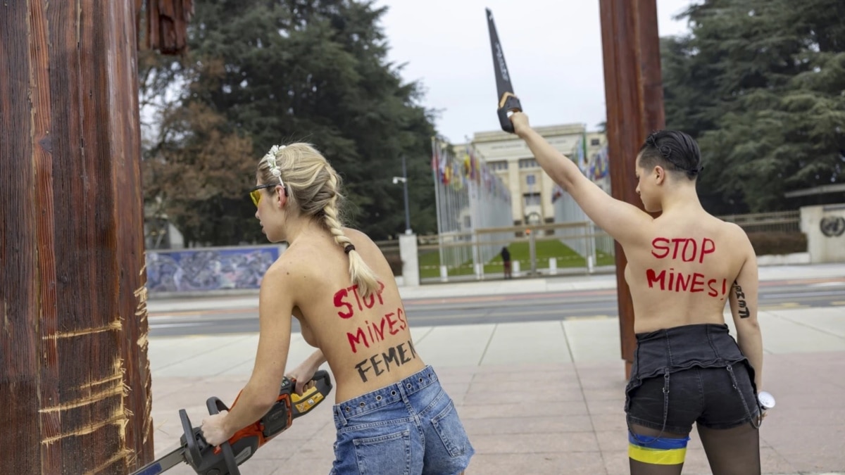 უკრაინული FEMEN-ის აქტივისტებმა ჟენევაში, გაეროს შენობასთან საპროტესტო აქციაზე ძეგლი დააზიანეს