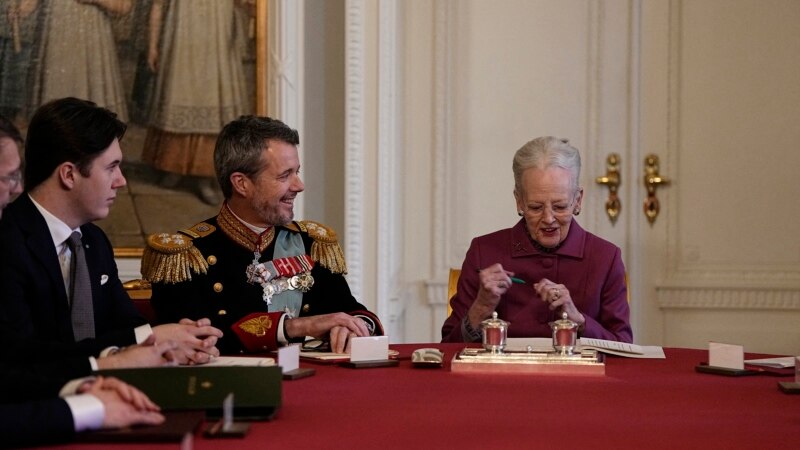 Danemarca are un nou rege (și două regine)