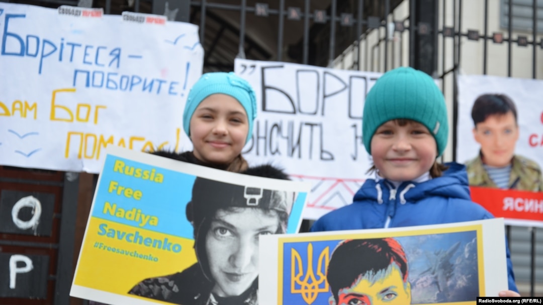 Украина. Возле посольства России в Киеве. 22.03.2016