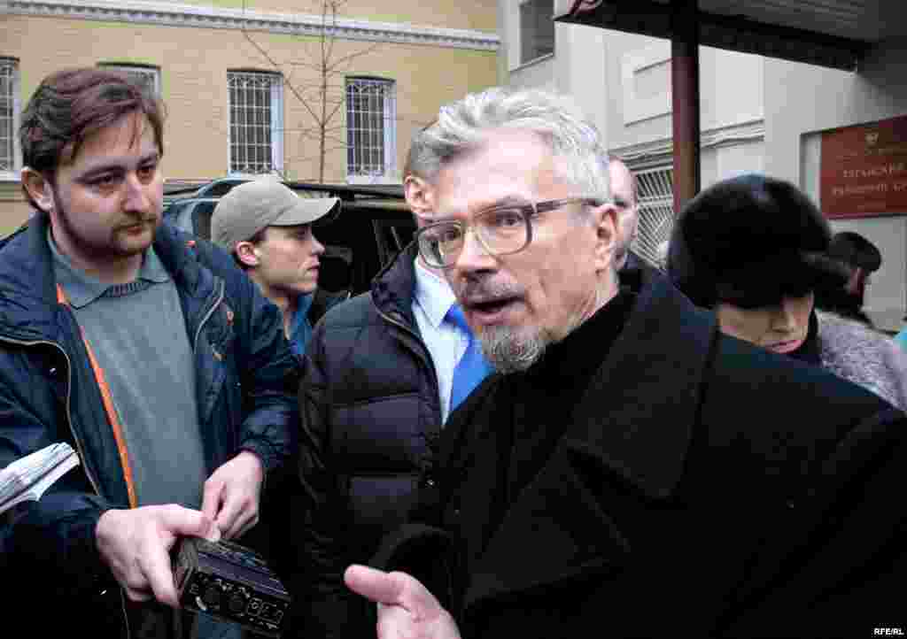 Эдуард Лимонов комментирует приговор корреспонденту Радио Свобода Максиму Ярошевскому