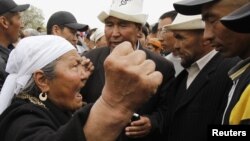 Иллюстрациялык сүрөт. Жалал-Абаддагы митингден, 2010-жылдын 14-апрели.