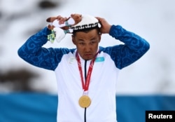 Ербол Хамитов паралимпиаданың марапаттау рәсімінде. Тезеро, Италия. 13 наурыз 2026 жыл.