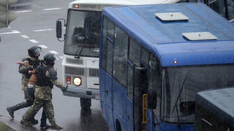 Журналістак Дабратвор і Трусілу завезьлі ў турму на Акрэсьціна, іх будуць судзіць