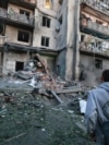 Поруйнована в результаті російського обстрілу Києва балістикою багатоповерхівка в Солом'янському районі, 19 липня 2026 року