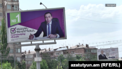 Armenia -- Election campaign billboards of Abovian's incumbent Mayor Vahagn Gevorgian (L) and his main challenger Grigor Gulian, June 7, 2019.