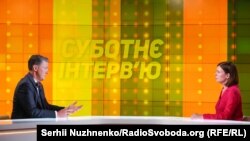 Джордж Кент и ведущая Елена Ремовская во время записи программы Радіо Свобода «Субботнее интервью»
