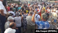 Marea Adunare Centenară a fost reluată, deși poliția nu a explicat incidentul cu blocarea a trei autocare, Chișinău, 1 septembrie 2018