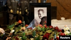 Russian opposition leader Aleksei Navalny's grave (file photo)