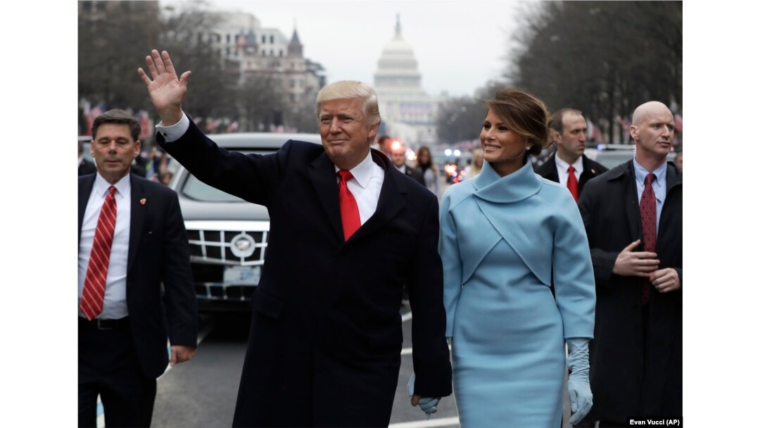 Архівна світлина. Президент Дональд Трамп разом із першою леді Меланією Трамп під час інавгураційного параду на Пенсільванія-авеню у Вашингтоні, 20 січня 2017 року