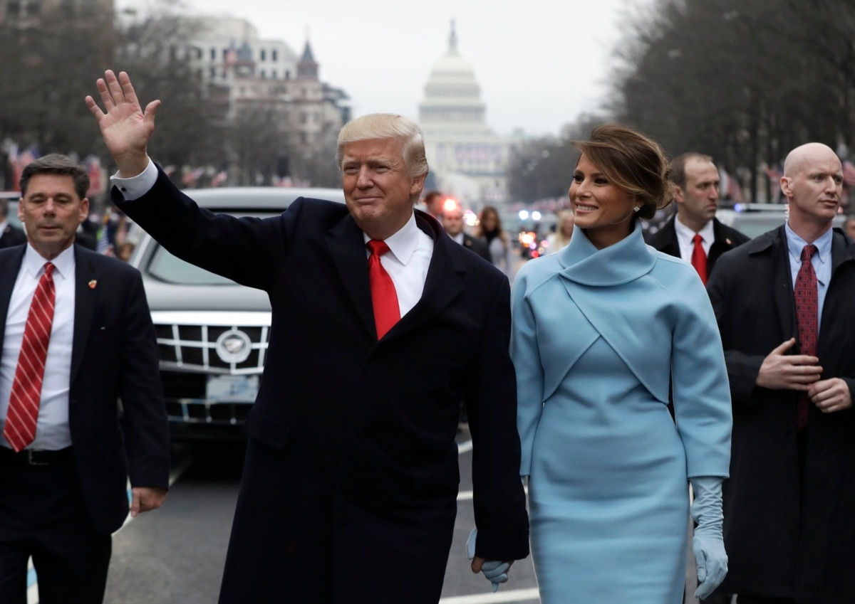 Архівна світлина. Президент Дональд Трамп разом із першою леді Меланією Трамп під час інавгураційного параду на Пенсільванія-авеню у Вашингтоні, 20 січня 2017 року