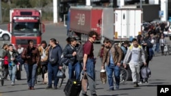  Руснаци, минали границата при Верхний Ларс сред Грузия и Русия ден, откакто Путин разгласи частична готовност, 27 септември 2022 година 