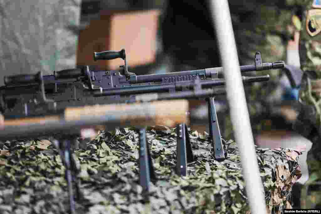 Armë që përdoren nga FSK-ja. 