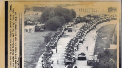Kolone sovjetskih tenkova u Moskvi 20. avgusta kojima su komandovali oficiri koji su podržali puč