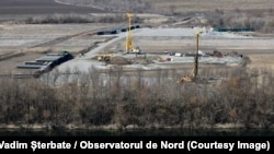 Imagine de la șantierul de construcție a podului peste râul Nistru lângă localitatea Iampol din Ucraina, care trebuia să lege R. Moldova de țara vecină la Cosăuți, construcție întreruptă din cauza războiului care a început la scurt timp de la demararea lucrărilor, februarie 2022.