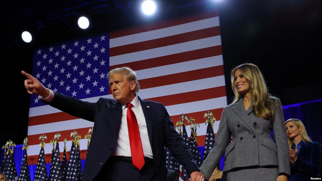 Donald Trump și-a ținut discursul de victorie în primele ore ale dimineții de miercuri. Rivala sa, democrata Kamala Harris, a vorbit publicului doar miercuri seară.
