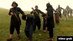 A screenshot from the IS video, showing prisoners being led to their deaths. 