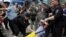 Гейлер құқығын қорғау акциясына қатысқаны үшін қысымға ұшыраған мұғалім Екатерина Богач. 