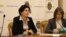 Silvia Radu (stânga) la o ședință a Primăriei