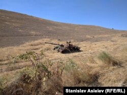 Карабах. Спалений вірменський танк
