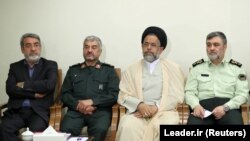 Mohamad Ali Džafari (drugi lijevo) komandant iranske Revolucionarne garde