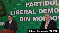 Vlad Filat și Serafim Urechean anunță fuziunea partidelor pe care le conduc