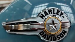 Tax, baby, tax. Motociclete americane Harley Davidson într-un salon de vânzări din Frankfurt, Germania. Asemenea importuri ar urma să fie taxate suplimentar în UE, ca răspuns la tarifele lui Donald Trump. 