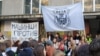 U Petoj beogradskoj gimnaziji sedam profesora nije dobilo produženje ugovora o radu. Na slici: protest ispred te škole, 8. april 2025.
